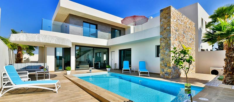 Een huis kopen aan de Costa Blanca in Spanje blijft nog altijd populair.