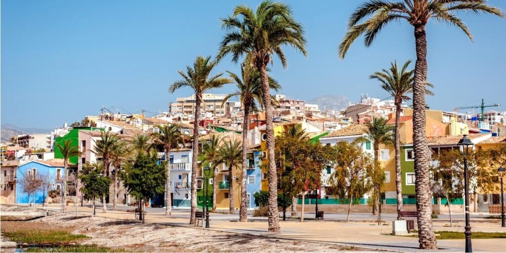 Een vakantiehuis kopen in Spanje, laat je goed informeren.